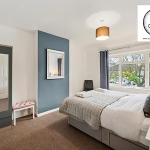Large 3 Bedroom House With Parking & Garden By Cherry Short Let's & Services Accomodation Cambridge (Cambridgeshire)